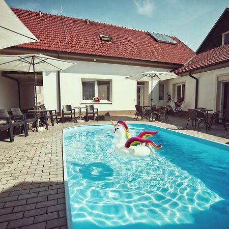 Penzion Kratochvil Dolní Dunajovice Exteriör bild
