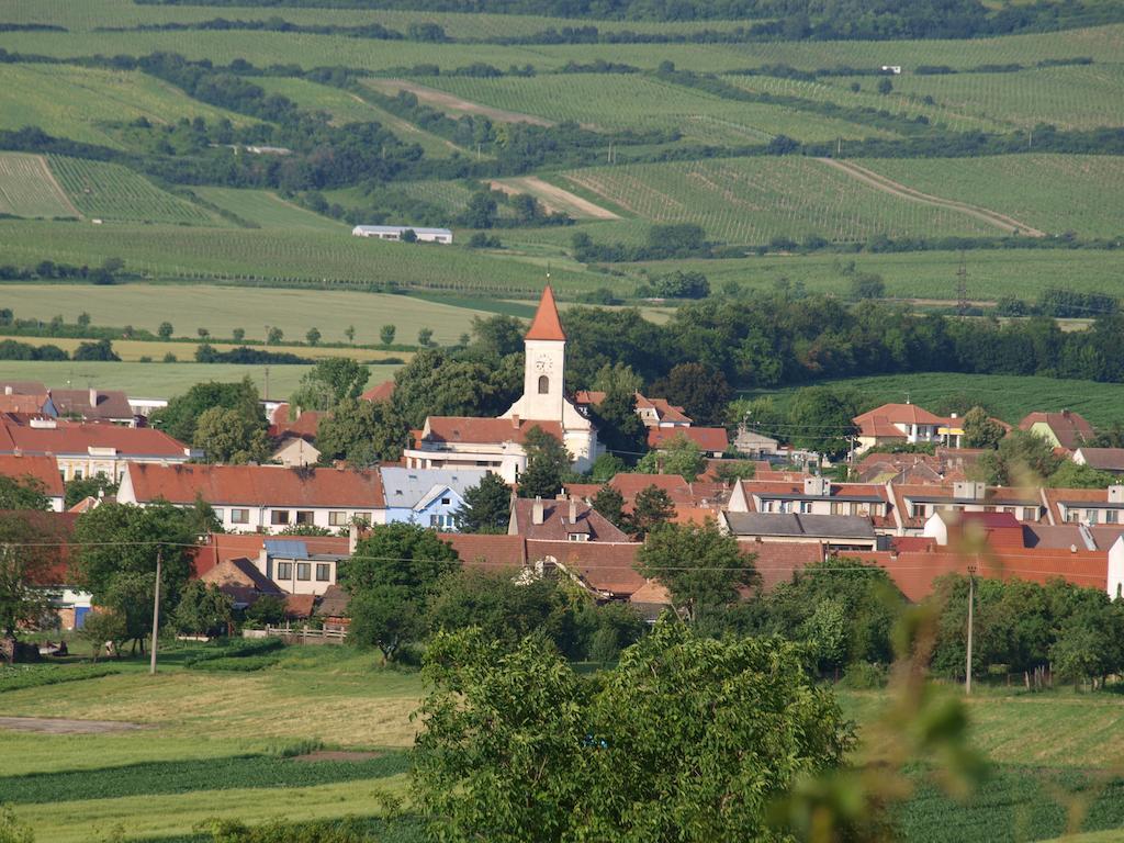 Penzion Kratochvil Dolní Dunajovice Exteriör bild