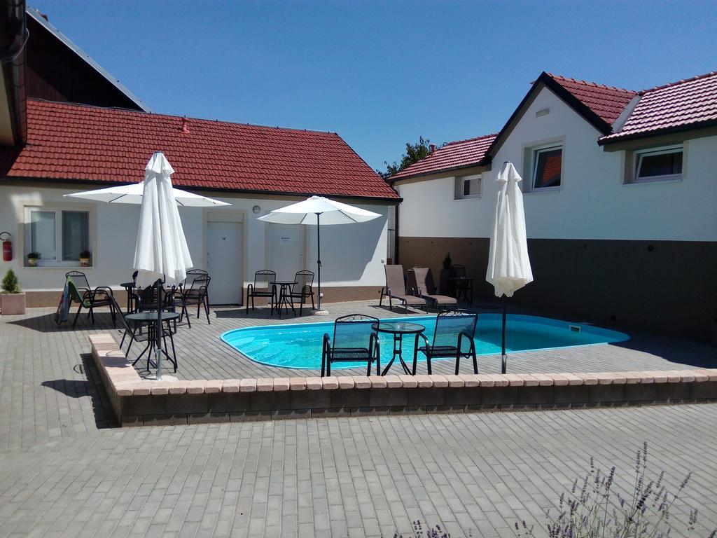 Penzion Kratochvil Dolní Dunajovice Exteriör bild