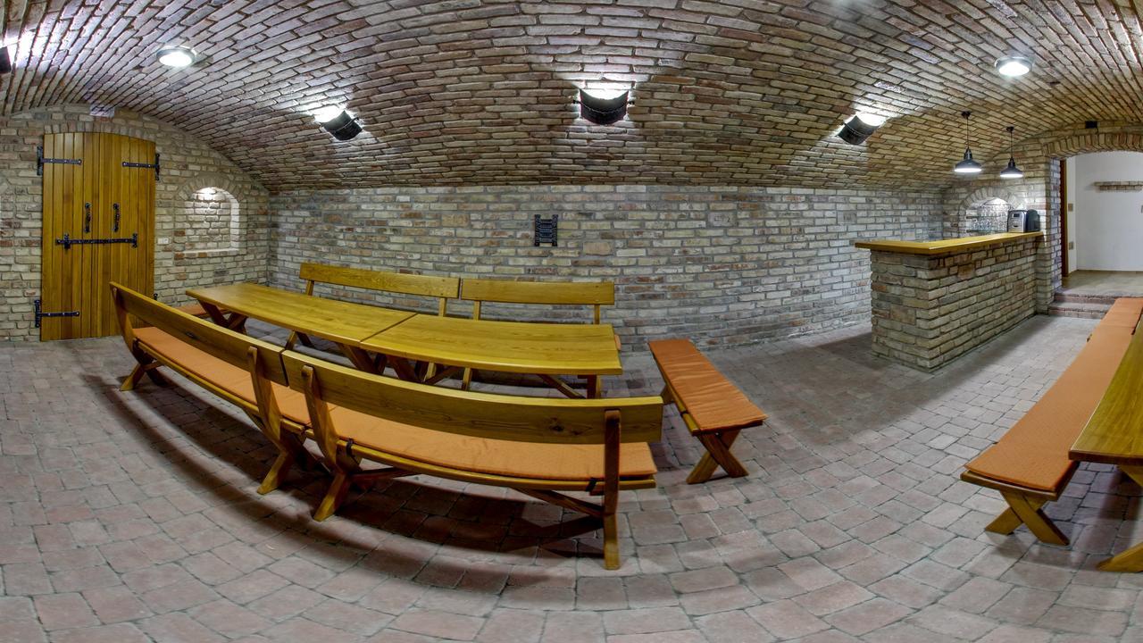 Penzion Kratochvil Dolní Dunajovice Exteriör bild