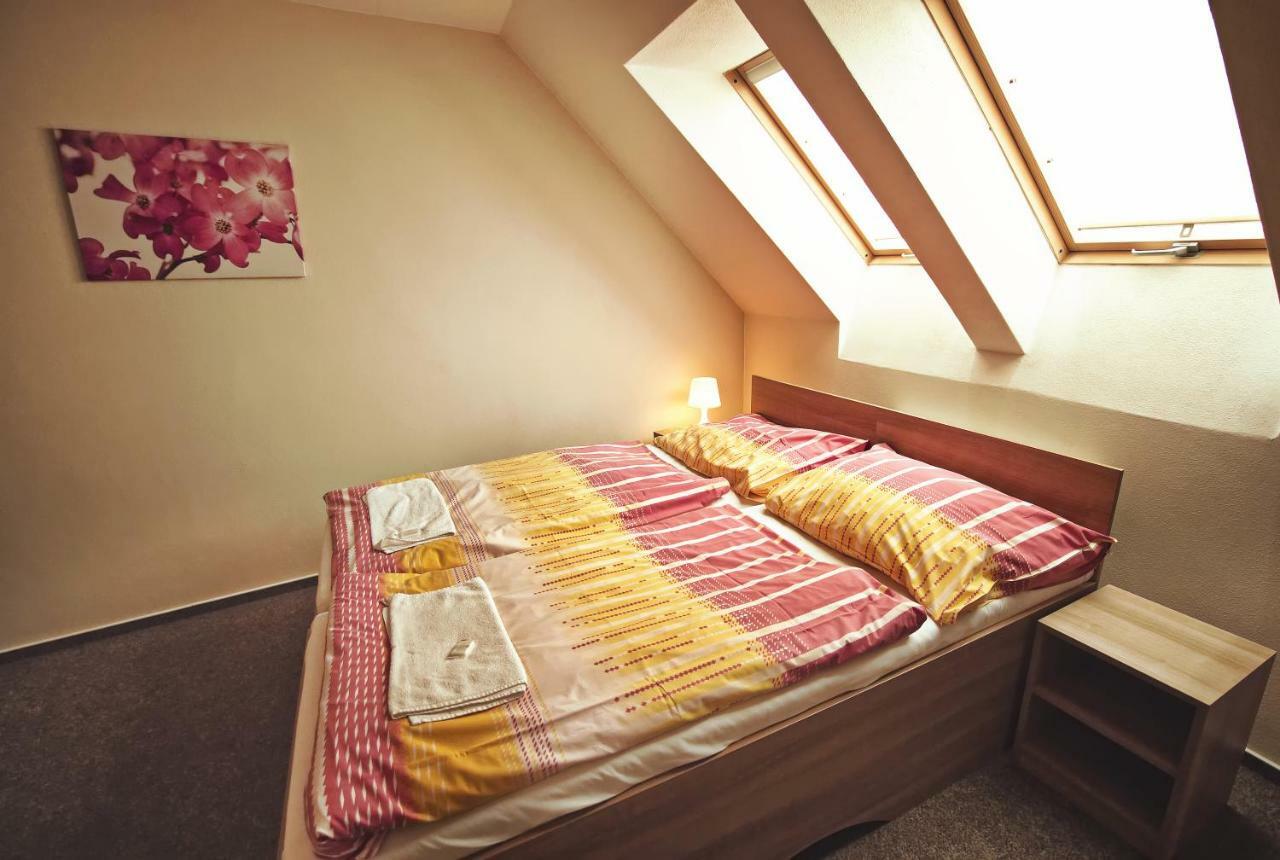 Penzion Kratochvil Dolní Dunajovice Exteriör bild