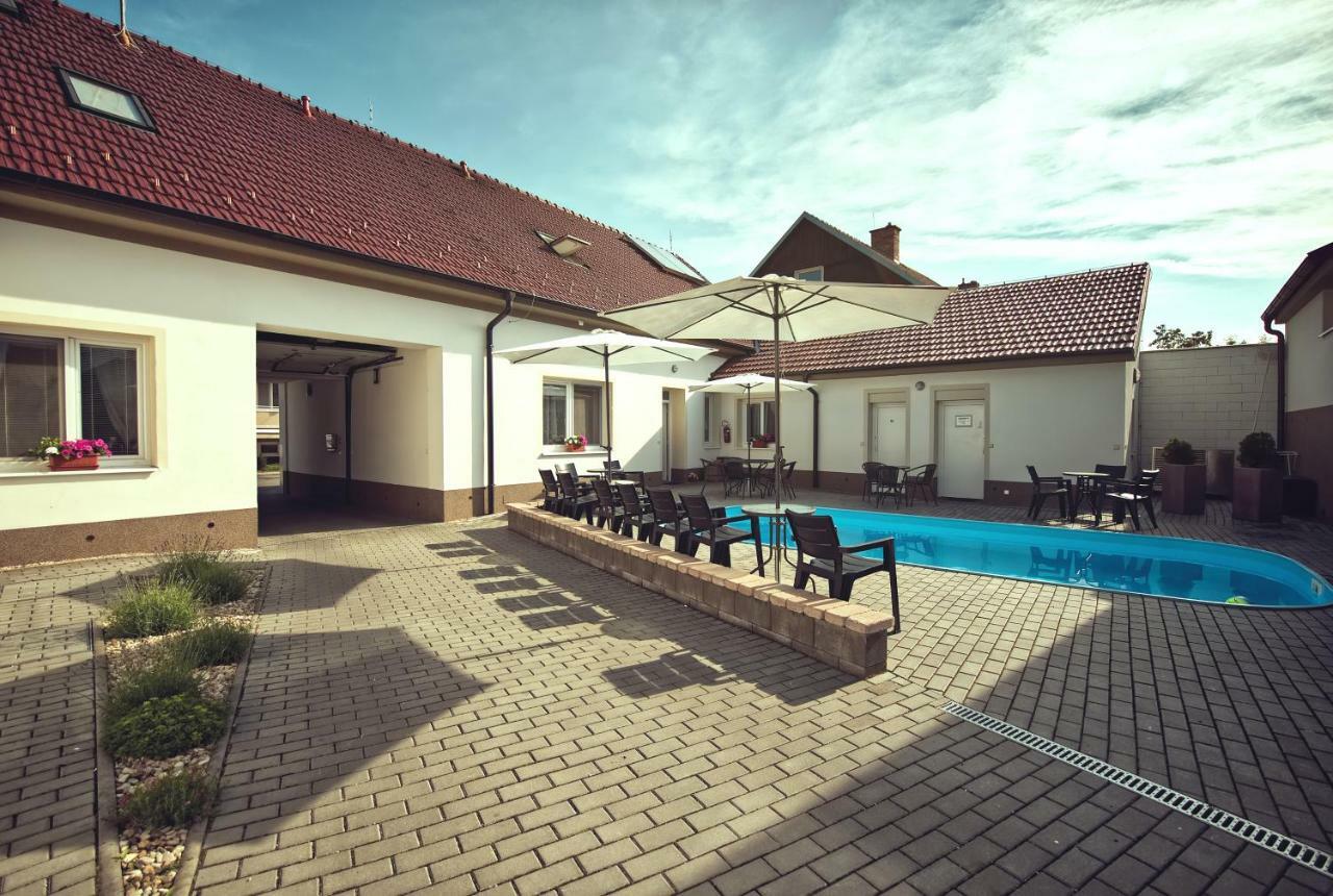 Penzion Kratochvil Dolní Dunajovice Exteriör bild