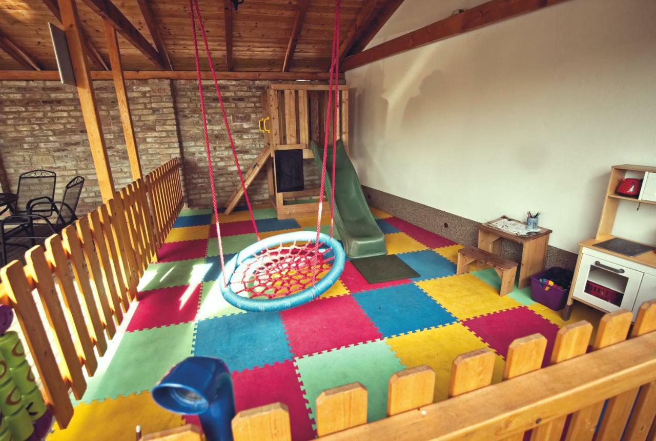 Penzion Kratochvil Dolní Dunajovice Exteriör bild